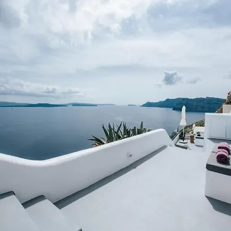 Virginia's Cave Villa Oia (Santorini)