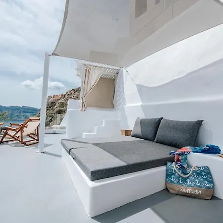 Virginia's Cave * Oia (Santorini)