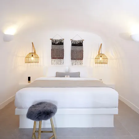 Virginia's Cave Villa Oia (Santorini)