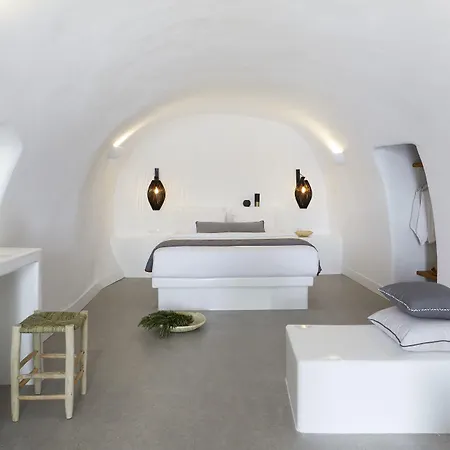 Virginia's Cave Oia (Santorini)