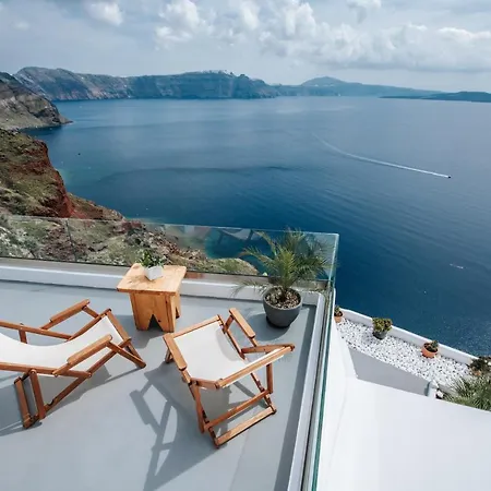 Virginia's Cave Villa Oia (Santorini)