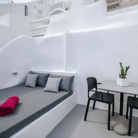 Virginia's Cave Villa Oia (Santorini)