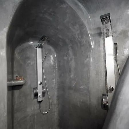 Virginia's Cave אויה