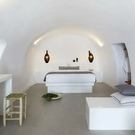 Virginia's Cave Villa Oia (Santorini)