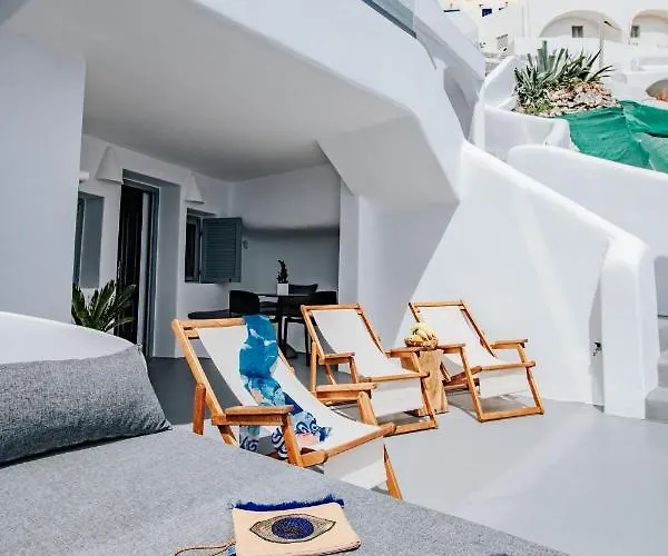 Virginia's Cave * Oia