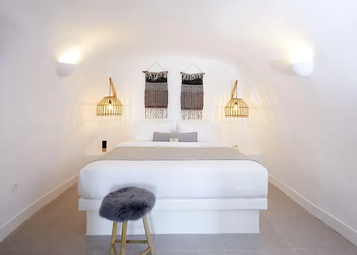 Virginia's Cave Villa Oia