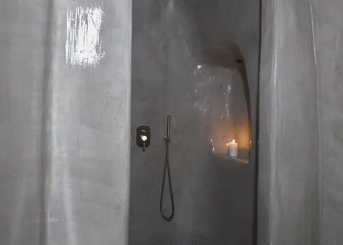 Virginia's Cave * Oia