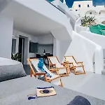 Virginia's Cave * Oia