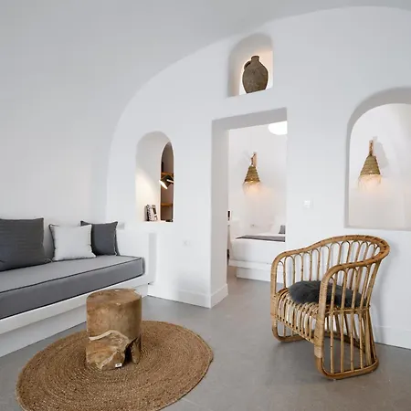 Virginia's Cave Villa Oia