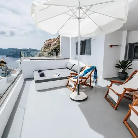 Virginia's Cave Villa Oia