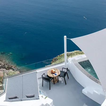 Willa Virginia's Cave Oia