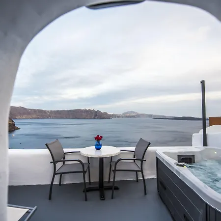 Virginia's Cave * Oia