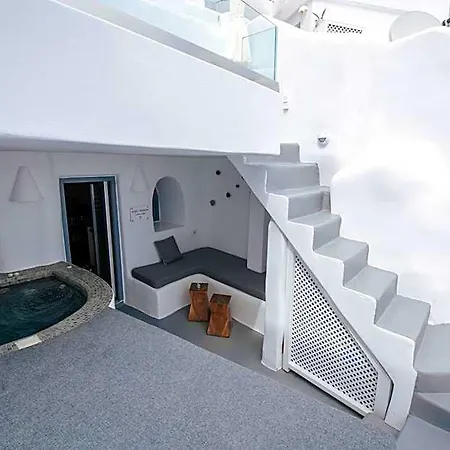 Virginia's Cave Villa Oia