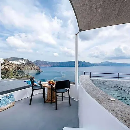 Virginia's Cave * Oia