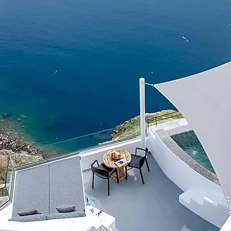 Virginia's Cave * Oia