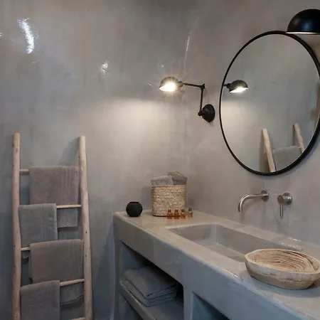 Virginia's Cave Villa Oia