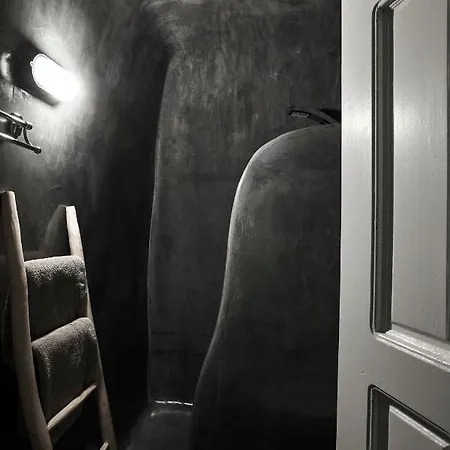 Virginia's Cave Villa *