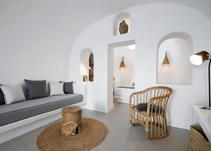 Virginia's Cave Villa Oia (Santorini)