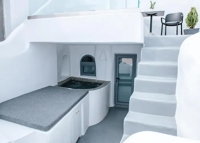 Virginia's Cave Villa Oia (Santorini)