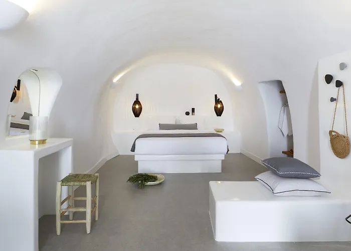 Virginia's Cave Oia (Santorini)