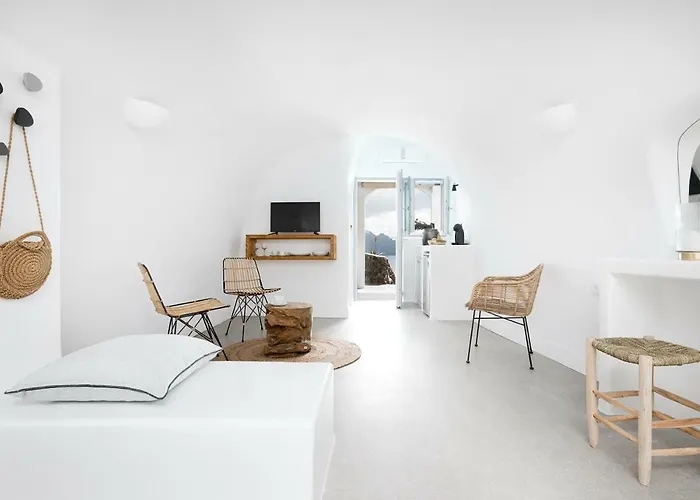 Virginia's Cave Vila *