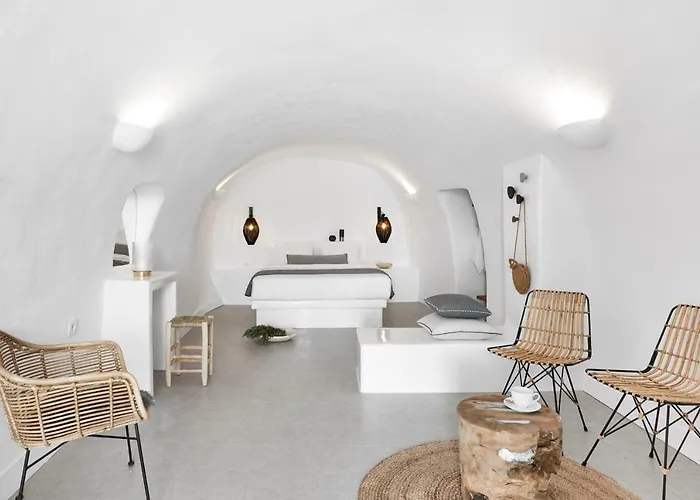 Virginia's Cave Villa Oia (Santorini)