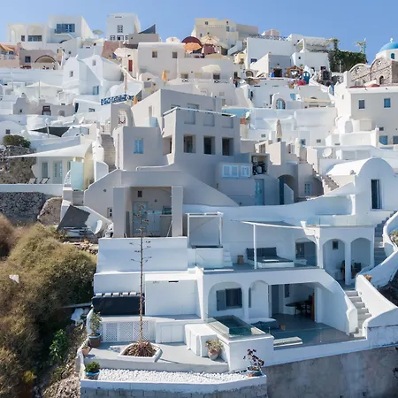 Virginia's Cave Villa Oia