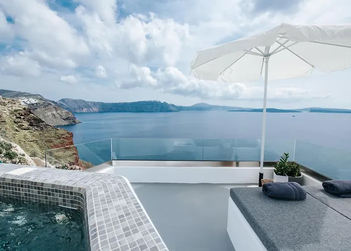 Virginia's Cave * Oia