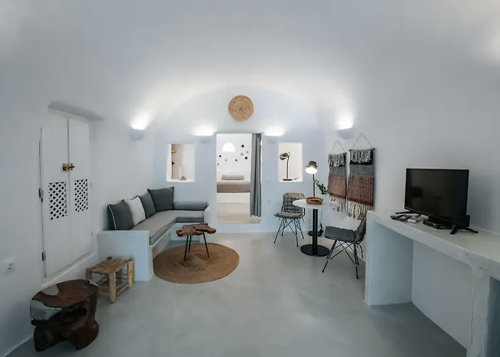 Virginia's Cave * Oia