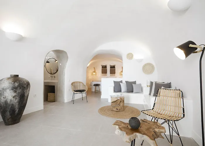 Virginia's Cave * Oia